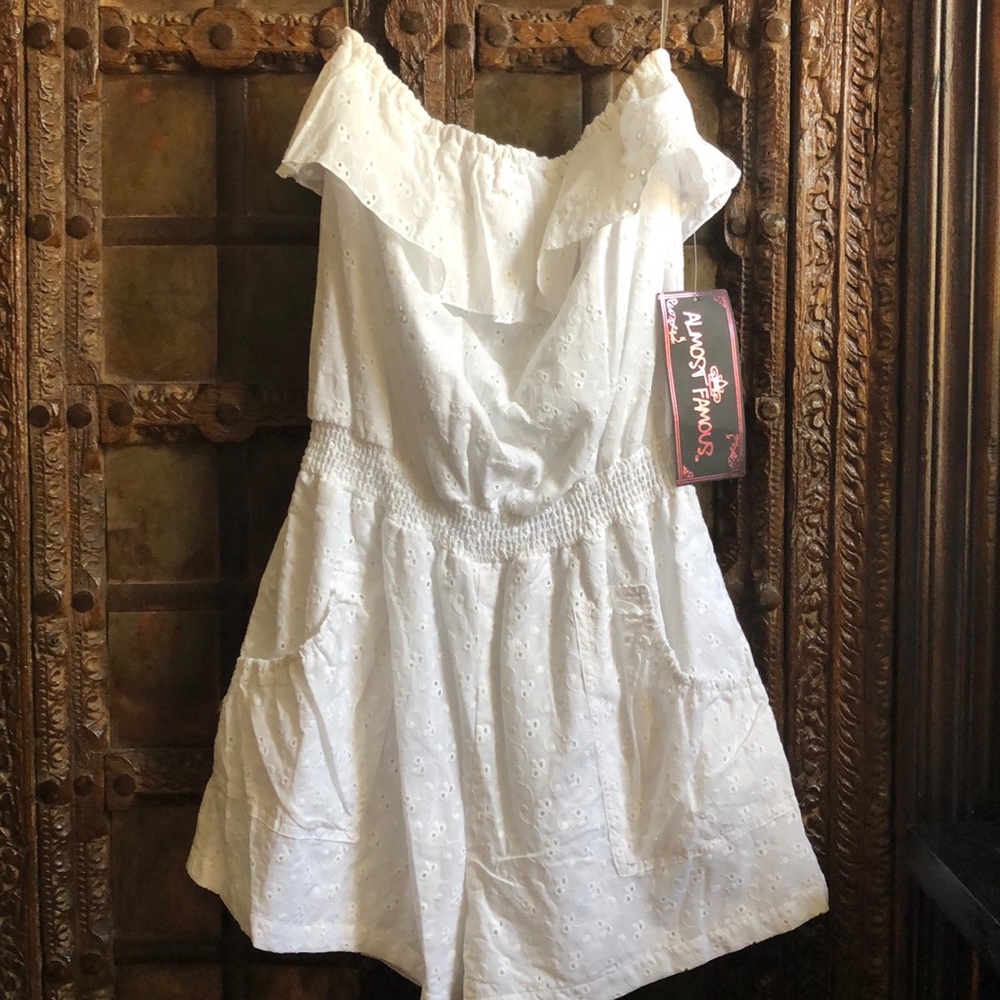 New Gorgeous Strapless White Romper ♥️